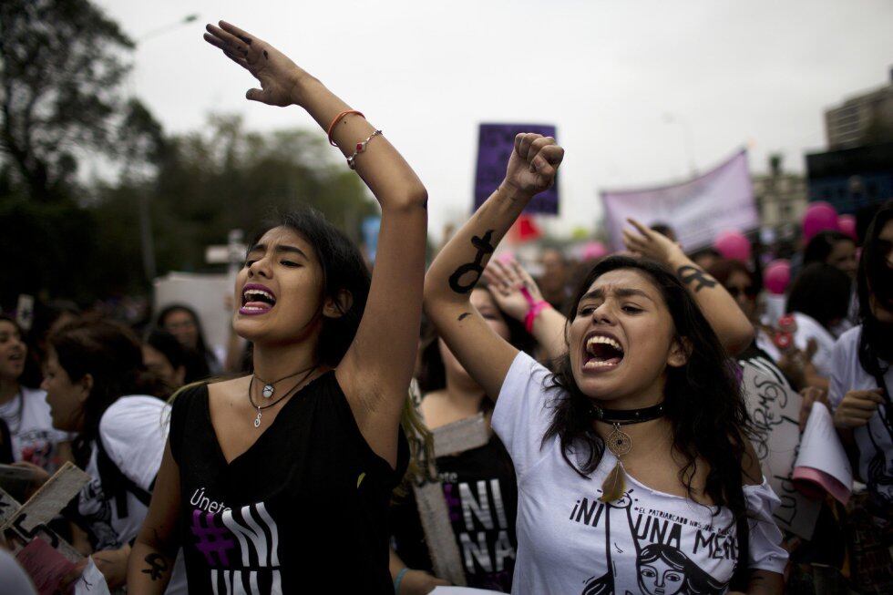Miles marchan en Lima contra la violencia hacia las mujeres. | Fotos ...