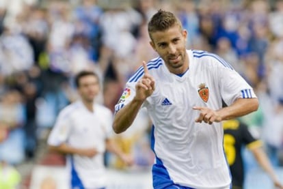 Luis García celebra un gol.