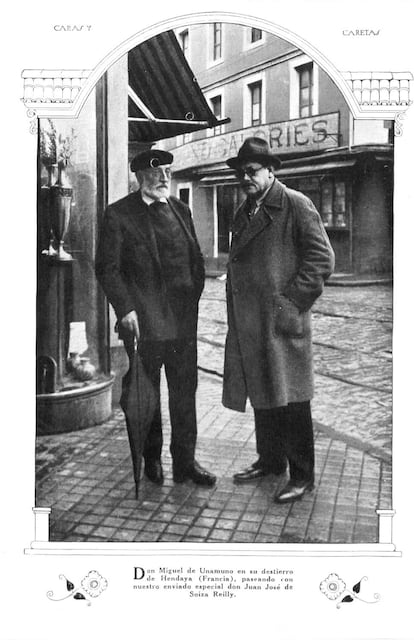Miguel de Unamuno en su destierro de Hendaya (Francia), junto con el enviado argentino de la revista 'Caras y Caretas', Juan José de Soyza Reilly, en abril de 1929.

