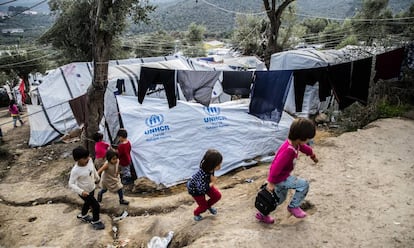 Niños en el campo de refugiados de Moria, en Lesbos (Grecia), el pasado noviembre.