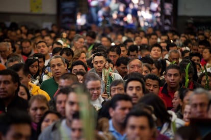 En los noventa la figura de San Judas emergió como un santo especializado en los apuros de la creciente clase baja urbana. Cada 28 de octubre miles fieles realizan una peregrinación hacia su iglesia en el centro de la capital mexicana