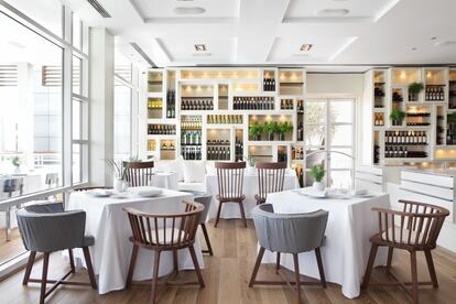 La sala del restaurant Enoteca, a l'Hotel Arts de Barcelona.