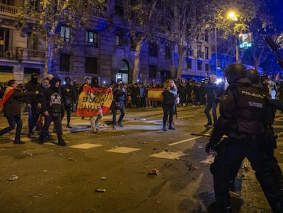Altercados tras la manifestación convocada contra la amnistía, este martes frente a la sede nacional del PSOE en Ferraz, en Madrid.