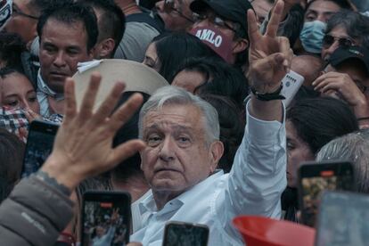 El presidente López Obrador durante la marcha que convocó en apoyo a la "Cuarta Transformación", el 27 de noviembre de 2022, en Ciudad de México.