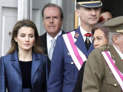 Dona Letizia, o príncipe Felipe e os Reis na Páscoa Militar.