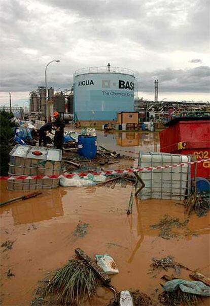 Efectos del temporal ayer en las instalaciones de Basf