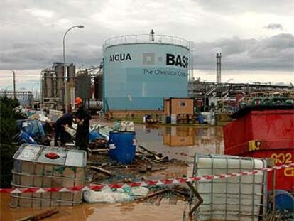 Efectos del temporal ayer en las instalaciones de Basf