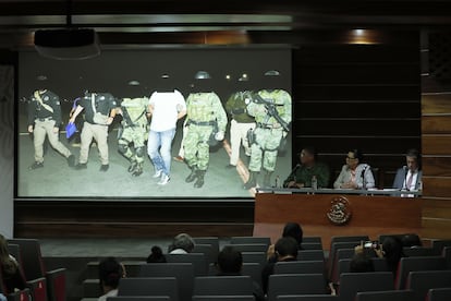 La Secretaría de la Defensa Nacional presentó imágenes de la detención de Juan Gerardo Treviño, tras su arresto este lunes en Nuevo Laredo, Tamaulipas.