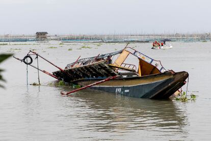 Members of the Philippine Coast Guard continue the search and rescue operations around the capsized passenger boat M/B Princess Aya, in Binangonan, Rizal province, Philippines, July 28, 2023.