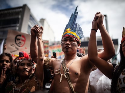 Activistas durante una protesta medioambiental en Bogotá (Colimbia), en agosto de 2019.