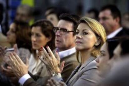 La secretaria general del PP, Mar&iacute;a Dolores de Cospedal, acompa&ntilde;ada del ministro de Industria, Turismo y Energ&iacute;a, Jos&eacute; Manuel Soria.