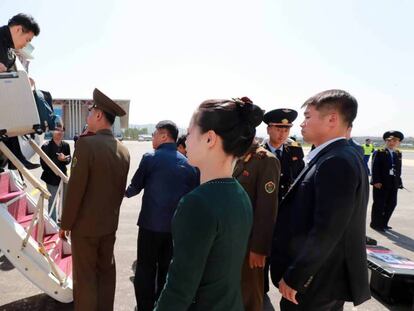 Grupo de jornalistas sul-coreanos chega à Coreia do Norte para assistir ao desmantelamento do centro de testes nucleares.