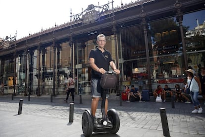 Javier Jiménez, guía de Madrid en segway.