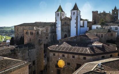 Iglesia de San Francisco, en el casco histórico de Cáceres, una de las 13 ciudades españolas declaradas patrimonio mundial.