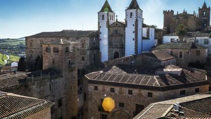 Iglesia de San Francisco, en el casco histórico de Cáceres, una de las 13 ciudades españolas declaradas patrimonio mundial.