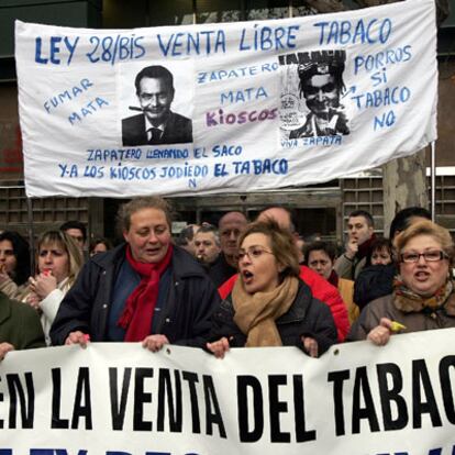 Manifestación de quiosqueros en Valencia contra la ley antitabaco.