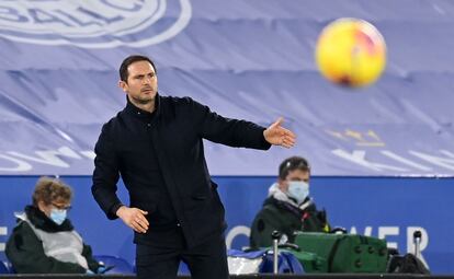 Lampard, en la banda durante el partido del Chelsea en Leicester.