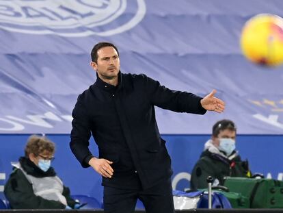 Lampard, en la banda durante el partido del Chelsea en Leicester.