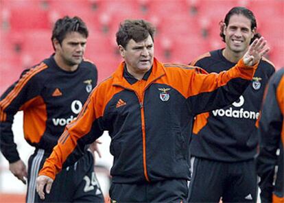 José Antonio Camacho, en un entrenamiento del Benfica.