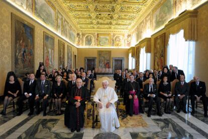 El Papa, acompañado del arzobispo de Madrid, Rouco Varela, en la audiencia a los empresarios españoles.