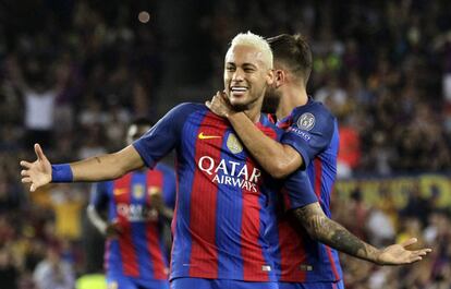 El delantero brasileño del FC Barcelona Neymar celebra el gol marcado ante el Celtic, el tercero del equipo.