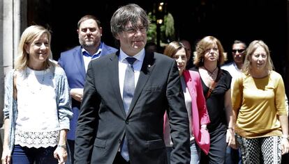 Carles Puigdemont, amb diferents consellers del Govern.