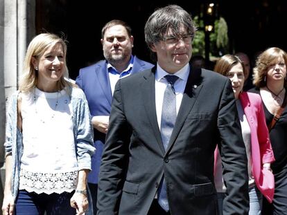 Carles Puigdemont, amb diferents consellers del Govern.