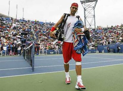 Rafa Nadal se retira de la pista neoyorquina.