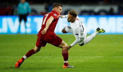 Milner y Neymar, en una acción del partido.