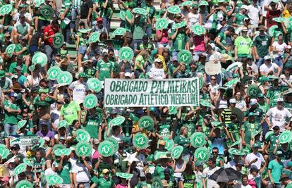 La pancarta de agradecimiento de los hinchas del Chapecoense.