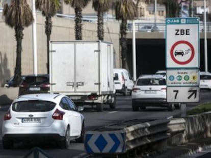 Imagen del tráfico en uno de los accesos a Barcelona, en una imagen de archivo.