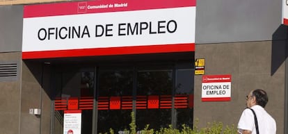 Vista de la entrada de una oficina de empleo en Madrid.