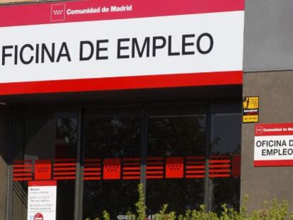 Vista de la entrada de una oficina de empleo en Madrid.