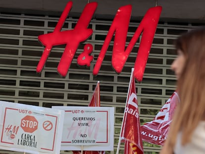 Protesta de los trabajadores de H&M, a mediados de junio, en Valencia.