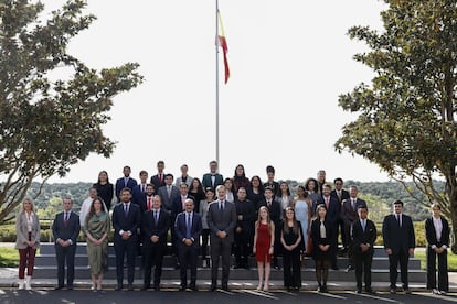 Felipe VI se reunió con los participantes en la 13 edición del programa para el fortalecimiento de la función pública en América Latina, cuyo objetivo es contribuir a reforzar las instituciones y mejorar el desarrollo social y económico de la región.