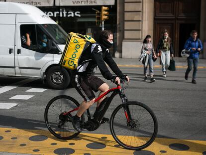 Un repartidor de Glovo en Barcelona.