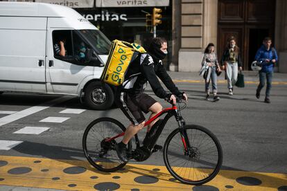 Un repartidor de Glovo en Barcelona.