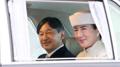 Naruhito y su esposa Masaki, este martes, durante la abdicación del emperador Akihito.