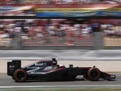 El piloto espa&ntilde;ol de F&oacute;rmula 1 Fernando Alonso, a bordo de su McLaren-Honda en el Gran Premio de Espa&ntilde;a del a&ntilde;o pasado.