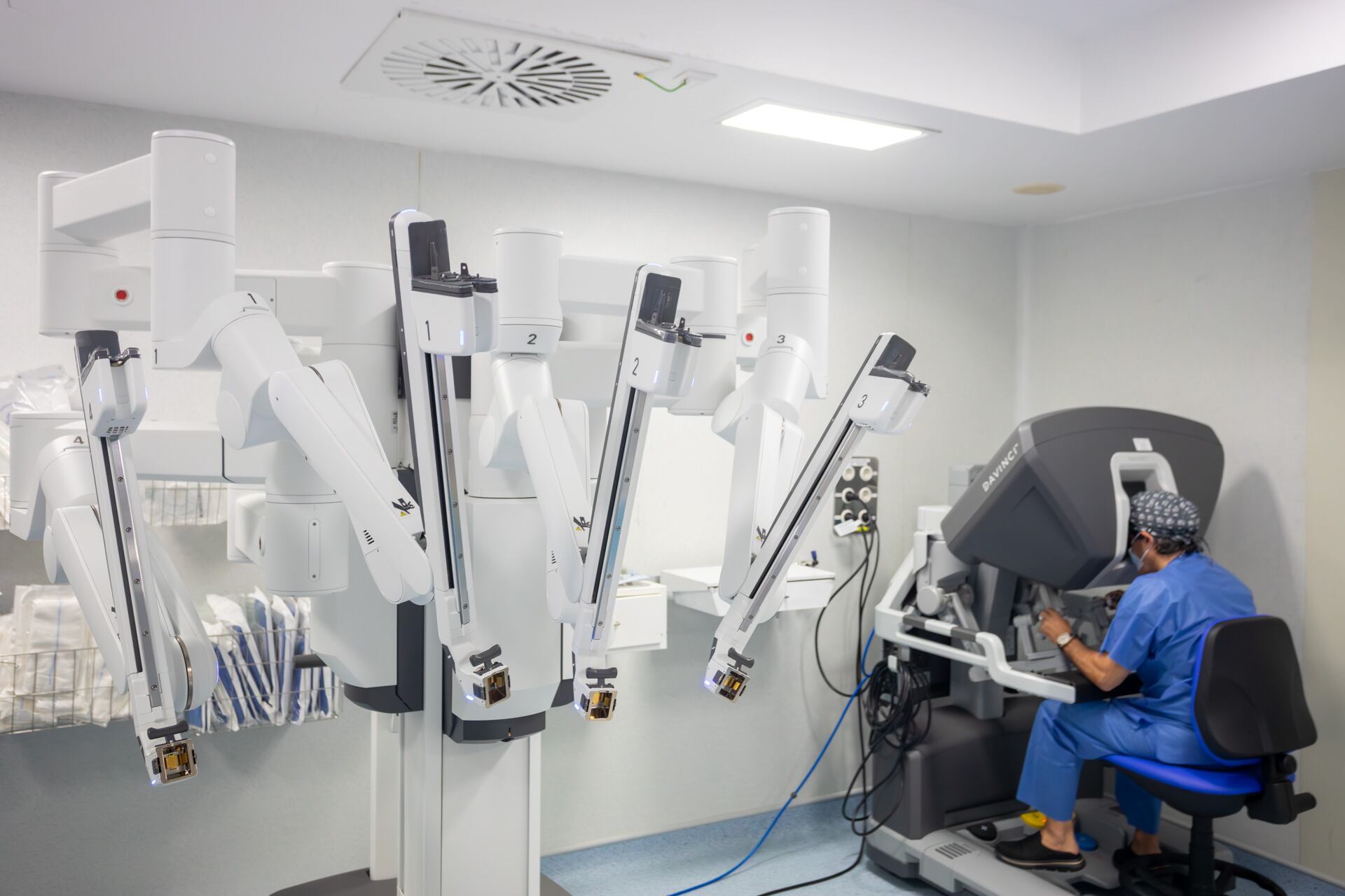 El robot Da Vinci adquirido este mes de junio en HLA Clínica Vistahermosa.