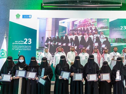 Estudiantes ganadores de la Universidad King Saud, en Riad, en 2021.