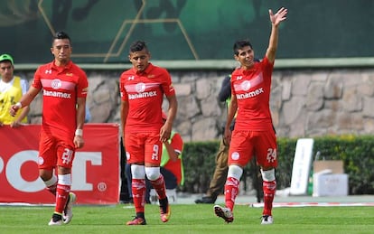 Los jugadores de Toluca celebran el segundo gol