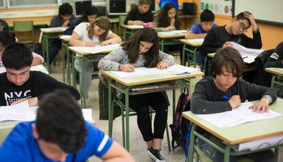 Proves d'avaluació de competències bàsiques en alumnes de sisè de primària de l'escola Gayarre de Barcelona.