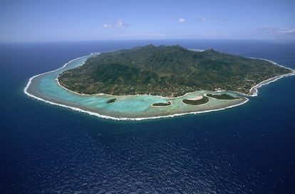 Vista áerea de la isla de Rarotonga, la más grande y poblada de las islas Cook.