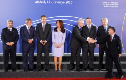 Héctor Lacognata (Paraguay), Lula da Silva (Brasil), José Luis Rodríguez Zapatero (España), Cristina Fernández de Kirchner (Argentina), Herman van Rompuy (presidente del Consejo Europeo), Durão Barroso (presidente de la Comisión Europea), Danilo Astori (Uruguay) y Francisco Javier Arias Cárdenas (Venezuela).