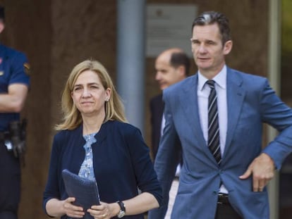 A Infanta Cristina e seu marido, I&ntilde;aki Urdangar&iacute;n, em junho de 2016, em Palma, na Espanha. 