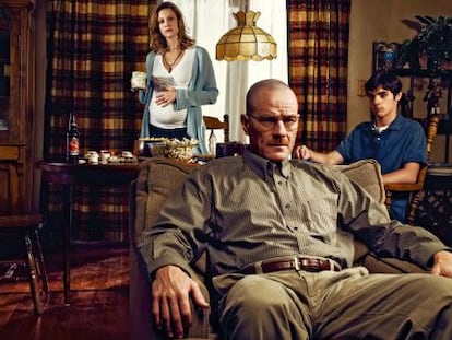 Cranston, caracterizado como Walter White, junto a su familia en la ficción en ‘Breaking bad’.