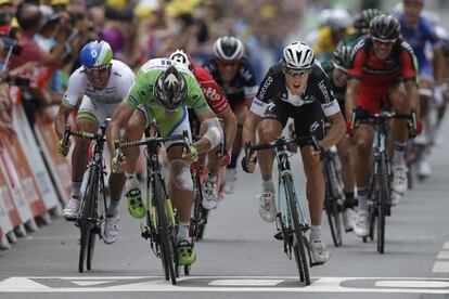 Trentin, de negro, se impone a Sagan.