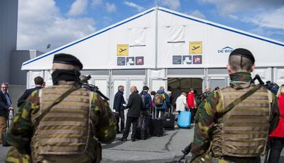 Medidas de seguridad en las inmediaciones del aeropuerto de Zaventem, cerca de Bruselas, el 4 de abril de 2016.