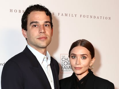 Ashley Olsen y Louis Eisner en la gala de Young Eisner Scholars, el 23 de septiembrde de 2021, en Los Ángeles, EE UU.